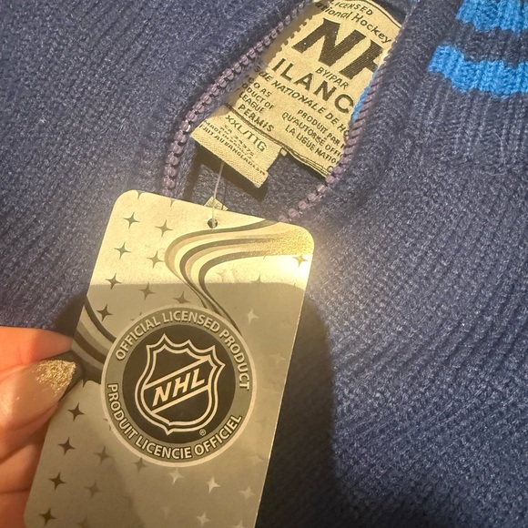 NHL Winnipeg Jets Brand New Knitted Sweater $100 OBO Size XXL - Picture 7 of 7